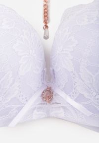 Born2be - Biały Biustonosz Push Up z Łańcuszkiem Imitującym Naszyjnik Amarainna. Kolor: biały. Materiał: szyfon. Rodzaj stanika: push-up #2