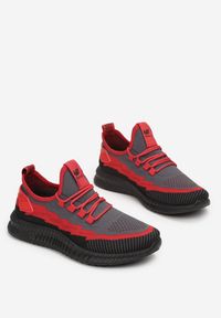 Born2be - Czarno-Czerwone Buty Sportowe Phridia. Nosek buta: okrągły. Zapięcie: bez zapięcia. Kolor: czarny. Materiał: materiał, bawełna, dresówka. Szerokość cholewki: normalna. Wzór: napisy, aplikacja #4