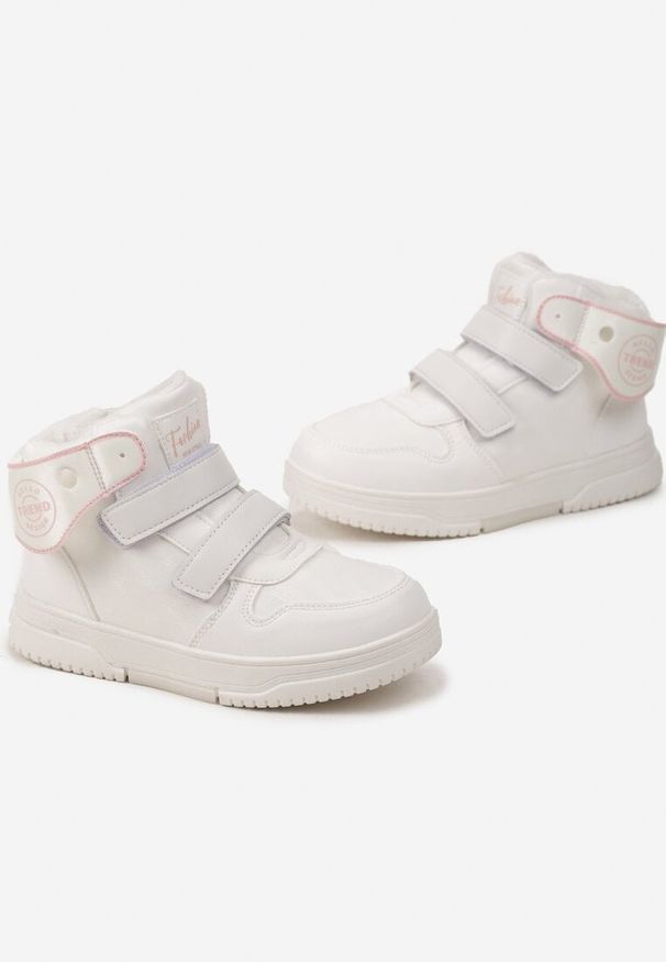 Renee - Białe Płaskie Botki Sneakersy z Misiem Devanda. Okazja: na co dzień. Kolor: biały. Materiał: jeans. Wzór: kolorowy. Sezon: jesień. Styl: elegancki, casual