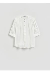 Reserved - Koszula z krótkim rękawem - biały. Kolor: biały. Materiał: tkanina, wiskoza. Długość rękawa: krótki rękaw. Długość: krótkie