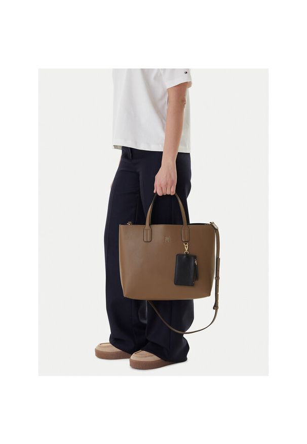 TOMMY HILFIGER - Torebka Tommy Hilfiger. Kolor: brązowy