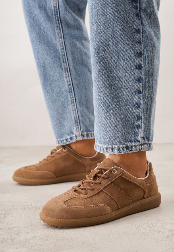 Born2be - Brązowe Sneakersy z Zamszu Naturalnego ze Skórzaną Wkładką i Przeszyciami Muririal. Okazja: na co dzień. Kolor: brązowy. Materiał: zamsz, skóra. Wzór: nadruk