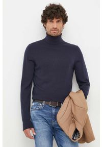 Calvin Klein sweter wełniany męski kolor granatowy lekki z golferm. Typ kołnierza: golf. Kolor: niebieski. Materiał: wełna