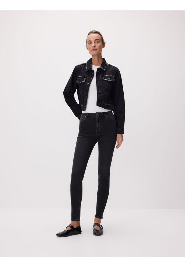 Reserved - Jeansy slim z dłuższą nogawką - czarny. Kolor: czarny. Długość: długie