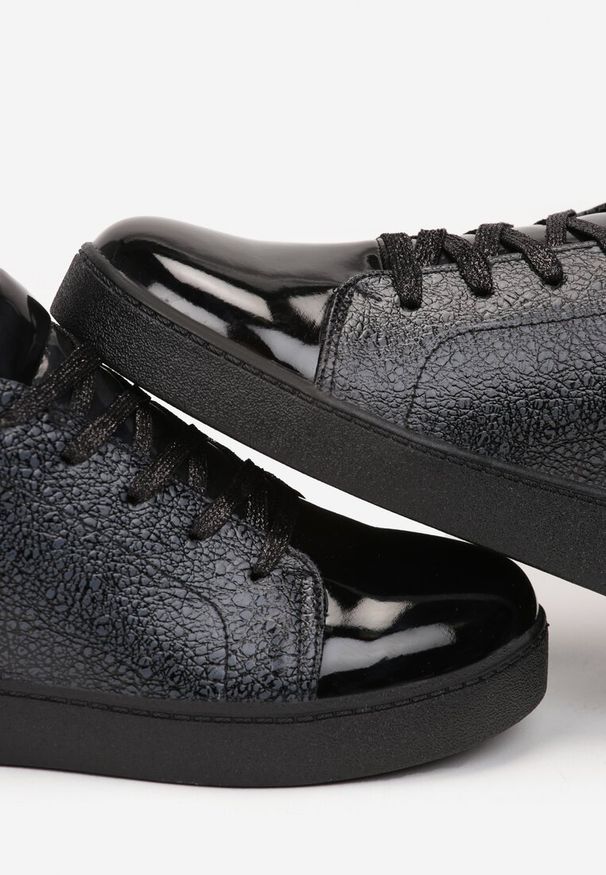 Born2be - Czarne Sneakersy przed Kostkę ze Skórzaną Wkładką i Lakierowanym Noskiem Cintya. Wysokość cholewki: przed kostkę. Kolor: czarny. Materiał: skóra, lakier