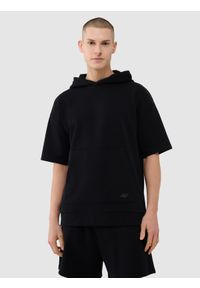 4f - 4F Bluza z krótkim rękawem z kapturem męska - czarna M. Okazja: na co dzień. Typ kołnierza: kaptur. Kolor: czarny. Materiał: poliester, bawełna, dresówka, materiał, dzianina. Długość rękawa: krótki rękaw. Długość: krótkie. Wzór: gładki, ze splotem. Styl: casual, sportowy #1