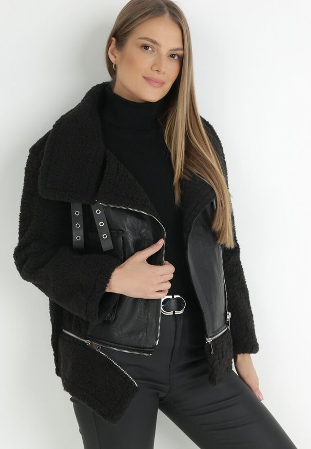 Born2be - Czarna Kurtka Biker z Imitacji Skóry i Kożuszka Zadesy. Okazja: na co dzień. Kolor: czarny. Materiał: skóra. Wzór: aplikacja. Styl: klasyczny, casual, elegancki