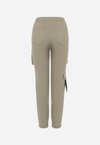 Born2be - Ciemnozielone Bawełniane Spodnie w Stylu Joggerów z Szerokimi Kieszeniami Atilin. Kolor: zielony. Materiał: bawełna. Wzór: aplikacja #6