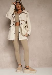Renee - Jasnobeżowa Kurtka Parka o Klasycznym Kroju z Kapturem Cenelle. Okazja: na spacer. Typ kołnierza: kaptur. Kolor: beżowy. Materiał: jeans. Styl: klasyczny #4