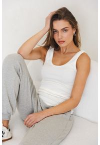 TOP PAM ECRU XS - Flawless. Okazja: na co dzień. Materiał: dresówka, skóra, bawełna. Sezon: lato. Styl: klasyczny, sportowy, casual