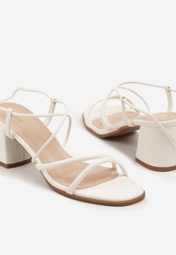 Renee - Białe Sandały Vices na Słupku z Wiązaniem Atenelle. Kolor: biały. Obcas: na słupku