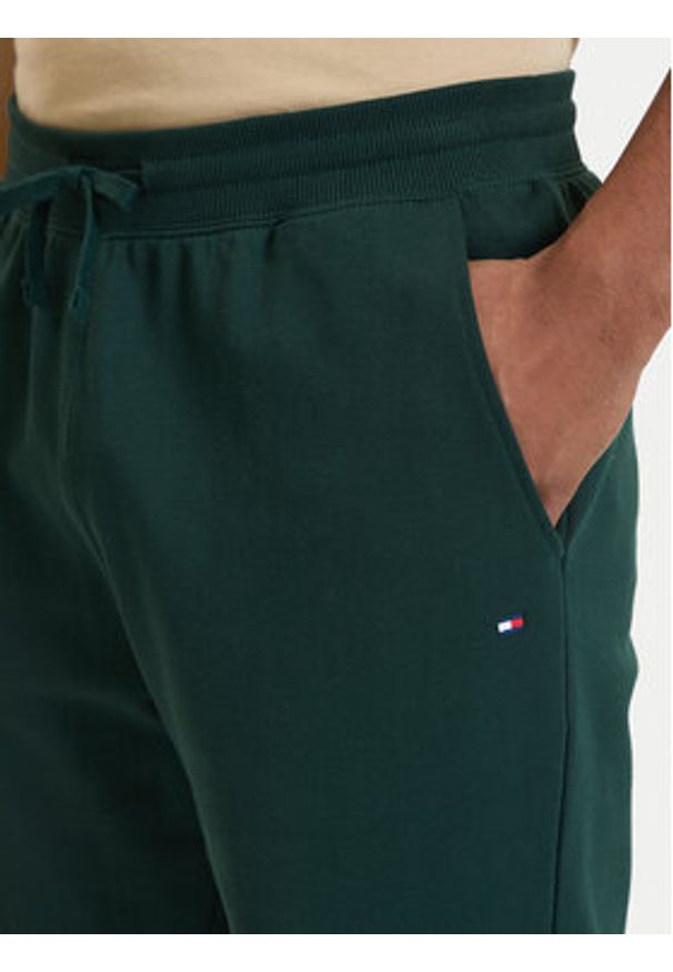 TOMMY HILFIGER - Tommy Hilfiger Szorty sportowe Essential Terry MW0MW37240 Zielony Regular Fit. Kolor: zielony. Materiał: bawełna. Styl: sportowy