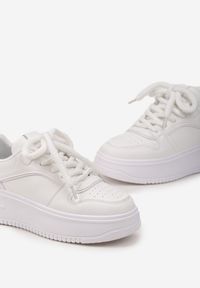 Born2be - Białe Sneakersy na Grubej Podeszwie z Licznymi Wstawkami na Cholewce Lairemea. Kolor: biały. Szerokość cholewki: normalna #2