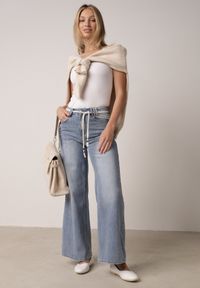 Born2be - Niebieskie Jeansy z Bawełną o Szerokim Kroju z Wysokim Stanem i Sznurkowym Paskiem Ianaia. Okazja: na co dzień. Stan: podwyższony. Kolor: niebieski. Styl: casual, klasyczny #5