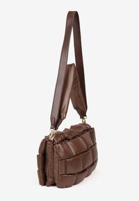Renee - Brązowa Torebka na Ramię Typu Puffer Bag Norriva. Kolor: brązowy. Materiał: pikowane. Styl: elegancki. Rodzaj torebki: na ramię