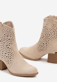 Renee - Beżowe Ażurowe Botki Kowbojki na Słupku Velaelia. Okazja: na co dzień. Kolor: beżowy. Wzór: ażurowy. Obcas: na słupku. Styl: casual, elegancki. Wysokość obcasa: średni #2