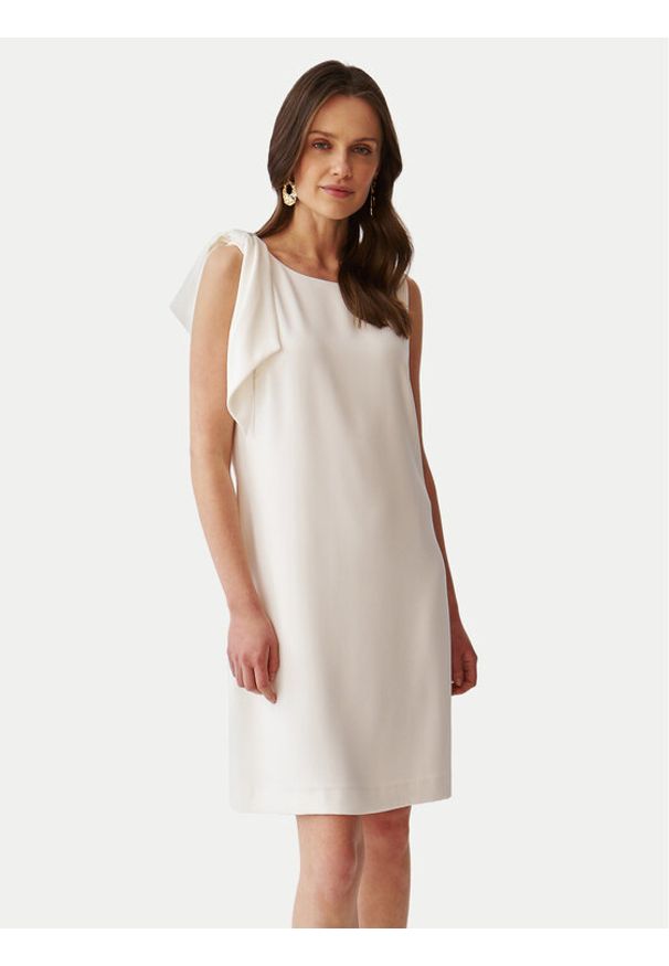 Tatuum Sukienka koktajlowa Hastika T2406.214 Biały Regular Fit. Kolor: biały. Materiał: syntetyk. Styl: wizytowy