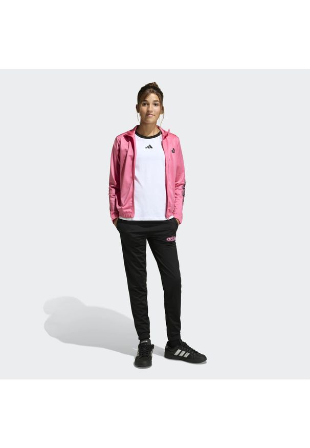 Adidas - Dres dziecięcy ADIDAS. Okazja: na co dzień, na uczelnię. Kolor: różowy, wielokolorowy, czarny. Materiał: dresówka. Styl: casual, sportowy