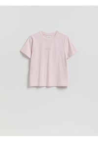 Reserved - T-shirt z nadrukiem - pastelowy róż. Kolor: różowy. Materiał: dzianina, bawełna. Wzór: nadruk. Styl: klasyczny #1