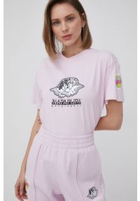 Napapijri t-shirt bawełniany Napapijri X Fiorucci kolor różowy. Kolor: różowy. Materiał: bawełna. Długość rękawa: krótki rękaw. Długość: krótkie. Wzór: nadruk