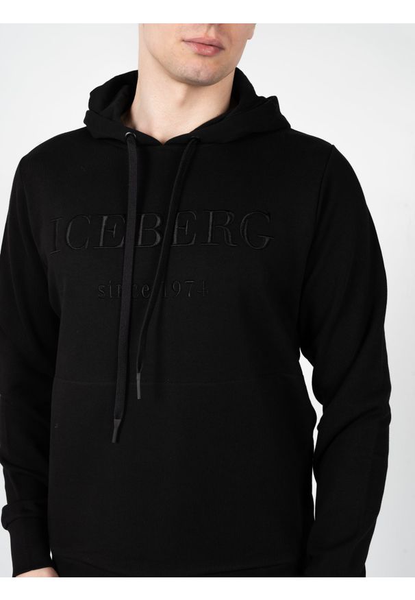 Iceberg Bluza "Hoodie" | E0606300 | Mężczyzna | Czarny. Okazja: na co dzień. Kolor: czarny. Materiał: bawełna. Styl: sportowy, casual