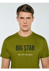 Big-Star - Koszulka męska o klasycznym kroju zielona Bruno 305. Okazja: na co dzień. Kolor: zielony. Materiał: dzianina, bawełna, materiał. Wzór: nadruk, jednolity. Styl: klasyczny #2