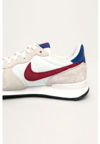 Nike Sportswear - Buty Internationalist. Zapięcie: sznurówki. Kolor: biały. Materiał: syntetyk, skóra, zamsz, materiał. Szerokość cholewki: normalna. Obcas: na obcasie. Wysokość obcasa: średni, niski #2