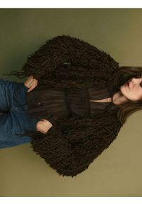 Reserved - Kardigan z frędzlami - brązowy. Kolor: brązowy. Materiał: dzianina #1