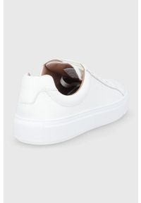 BOSS - Boss Buty skórzane kolor biały na płaskiej podeszwie. Nosek buta: okrągły. Zapięcie: sznurówki. Kolor: biały. Materiał: skóra. Obcas: na płaskiej podeszwie