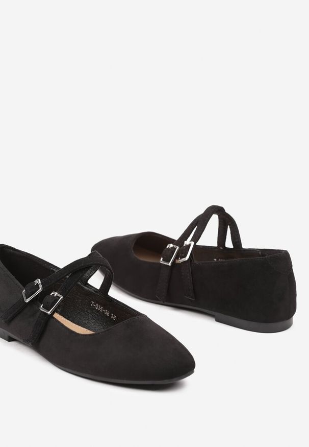 Born2be - Czarne Balerinki na Płaskiej Podeszwie Ozdobione Paskami Zinrosa. Okazja: na co dzień. Zapięcie: pasek. Kolor: czarny. Materiał: bawełna, jeans. Wzór: aplikacja. Obcas: na płaskiej podeszwie. Styl: wizytowy, elegancki, casual