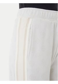 Guess Spodnie dresowe V5YB10 K0282 Écru Relaxed Fit. Materiał: syntetyk #4