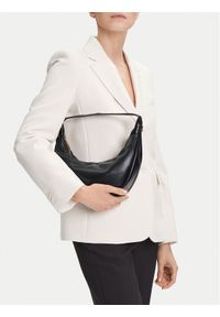 Calvin Klein Torebka Pinched Soft Crescent Sm LV04F3010G Czarny. Kolor: czarny. Materiał: skórzane #1