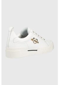 Love Moschino sneakersy skórzane kolor biały. Nosek buta: okrągły. Zapięcie: sznurówki. Kolor: biały. Materiał: skóra. Obcas: na platformie