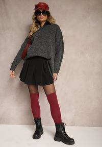 Renee - Ciemnoszary Casualowy Sweter Oversize Allethia. Okazja: na co dzień. Kolor: szary. Styl: casual