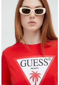 Guess t-shirt bawełniany kolor czerwony. Kolor: czerwony. Materiał: bawełna. Długość rękawa: krótki rękaw. Długość: krótkie. Wzór: nadruk #5