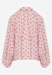 Born2be - Różowa Bluza w Groszki z Wiskozą o Nietoperzowym Kroju z Kołnierzykiem Rayo. Okazja: na co dzień, do pracy. Kolor: różowy. Materiał: wiskoza. Wzór: grochy. Styl: casual, elegancki, retro #7