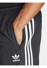 Adidas - adidas Spodnie dresowe Adicolor Woven Firebird IT2501 Czarny Regular Fit. Kolor: czarny. Materiał: syntetyk
