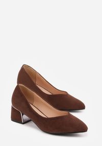 Born2be - Ciemnobrązowe Czółenka na Obcasie Vices z Imitacji Zamszu ze Skórzaną Wkładką i Metaliczną Wstawką Ziztte. Okazja: na co dzień. Kolor: brązowy. Materiał: zamsz, skóra. Wzór: aplikacja. Obcas: na obcasie. Styl: casual, elegancki, klasyczny. Wysokość obcasa: średni #2