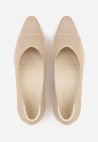 Born2be - Ciemnobeżowe Dzianinowe Czółenka VICES na Niskim Słupku z Miękkim Zapiętkiem i Wkładką Soft-Step Kaleana. Okazja: na spotkanie biznesowe, na co dzień. Kolor: beżowy. Materiał: dzianina. Obcas: na słupku. Styl: elegancki, biznesowy, klasyczny, casual #5