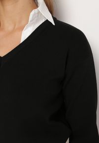 Born2be - Czarny Sweter z Koszulową Wstawką i Dekoltem w Serek Terviap. Okazja: na co dzień. Typ kołnierza: dekolt w serek. Kolor: czarny. Materiał: jeans. Styl: klasyczny, elegancki, casual #3