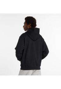 Bluza męska New Balance MT53925BK – czarna. Typ kołnierza: kaptur. Kolor: czarny. Materiał: bawełna, dresówka, materiał. Wzór: aplikacja #2