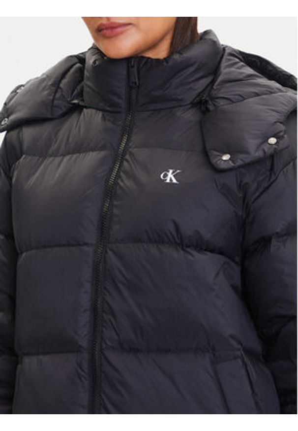 Calvin Klein Jeans Płaszcz zimowy Essential LV047D502G Czarny Regular Fit. Kolor: czarny. Materiał: syntetyk. Sezon: zima