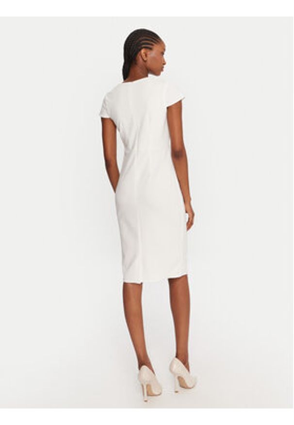 Rinascimento Sukienka koktajlowa CFC0125515003 Biały Slim Fit. Kolor: biały. Materiał: syntetyk. Styl: wizytowy