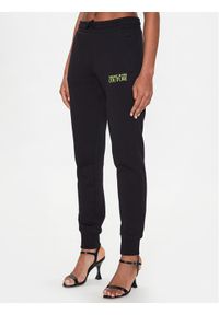 Versace Jeans Couture Spodnie dresowe Logo 74HAAT03 Czarny Regular Fit. Kolor: czarny. Materiał: dresówka, bawełna