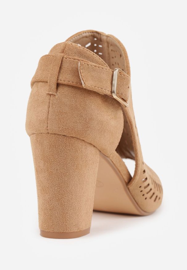 Born2be - Ciemnobeżowe Ażurowe Sandały Vices na Obcasie Ozdobione Wycięciem i Klamrą Felindrel. Okazja: na co dzień. Zapięcie: klamry. Kolor: beżowy. Materiał: skóra. Wzór: ażurowy, aplikacja. Obcas: na obcasie. Styl: casual. Wysokość obcasa: średni