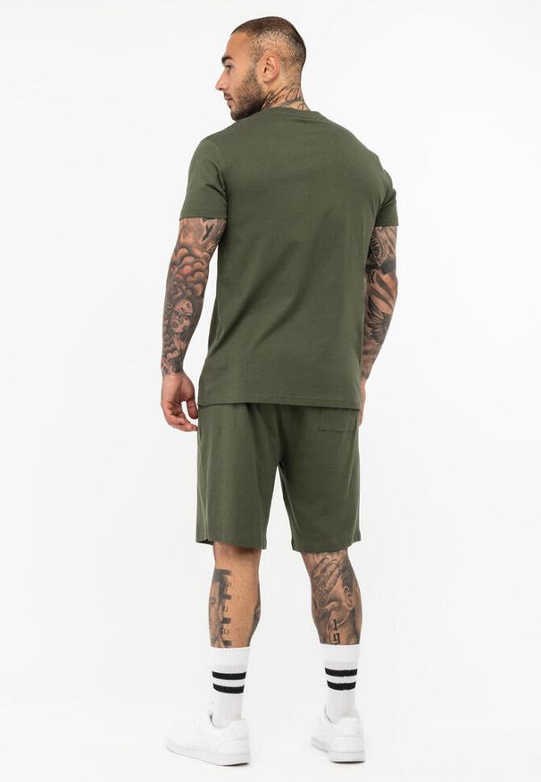 Zestaw koszulka i spodenki Lonsdale Moy. Kolor: zielony, czarny, wielokolorowy. Materiał: dresówka. Sport: fitness