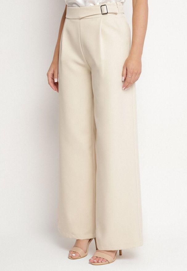 Born2be - Beżowy Garnitur Dwurzędowa Marynarka z Usztywnionymi Ramionami i Spodnie Sonavitia. Kolor: beżowy