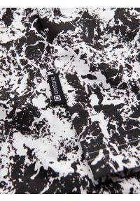 Ombre Clothing - Męska wzorzysta bawełniana koszulka z krótkim rękawem – biało-czarna V2. Okazja: na co dzień. Kolor: biały. Materiał: bawełna. Długość rękawa: krótki rękaw. Długość: krótkie. Wzór: nadruk. Styl: klasyczny, casual #7