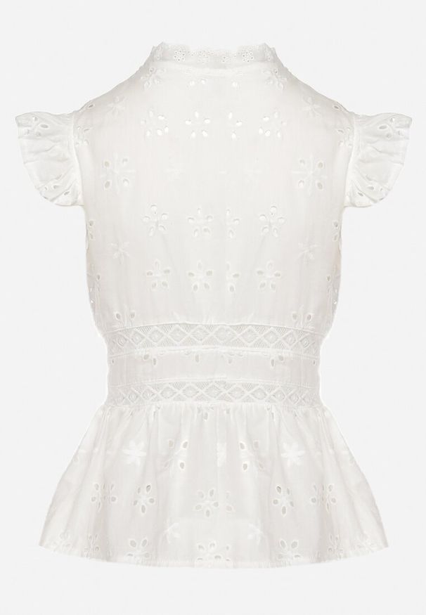 Born2be - Biała Bawełniana Koronkowa Bluzka z Guzikami Vinde. Okazja: na co dzień. Typ kołnierza: dekolt w kształcie V. Kolor: biały. Materiał: bawełna, koronka. Wzór: aplikacja, koronka. Styl: casual, elegancki