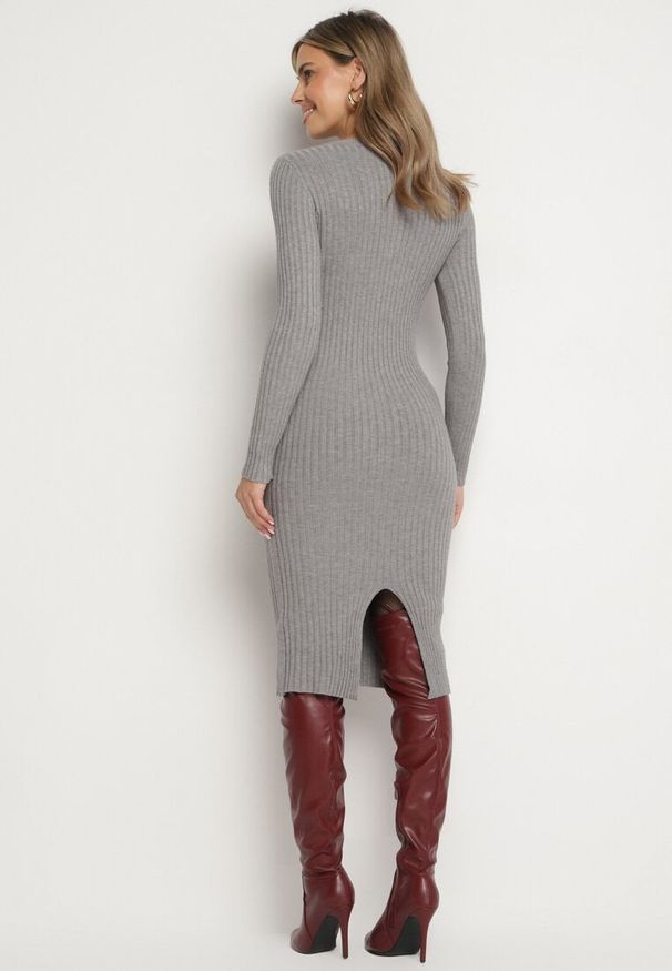 Born2be - Szara Sukienka Sweterkowa Dopasowana w Prążki z Wełną i Kaszmirem Daiantha. Kolor: szary. Materiał: wełna, kaszmir. Długość rękawa: długi rękaw. Wzór: prążki. Styl: klasyczny